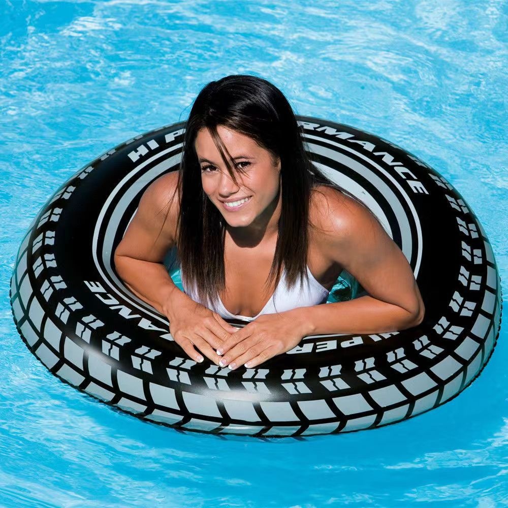 空気を入れて膨らませるタイプの水泳用浮き輪。特大サイズで厚み - Pool Float Ring Inflatable のレビューと価格